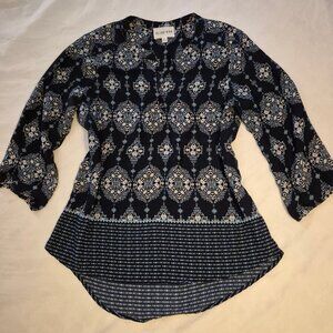 Pretty navy and white Tunic. Size small.